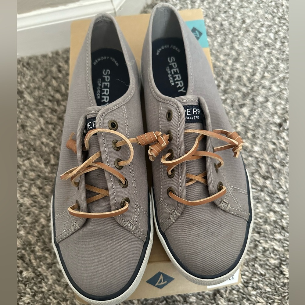 Sperry 6.5size fashion sneakers